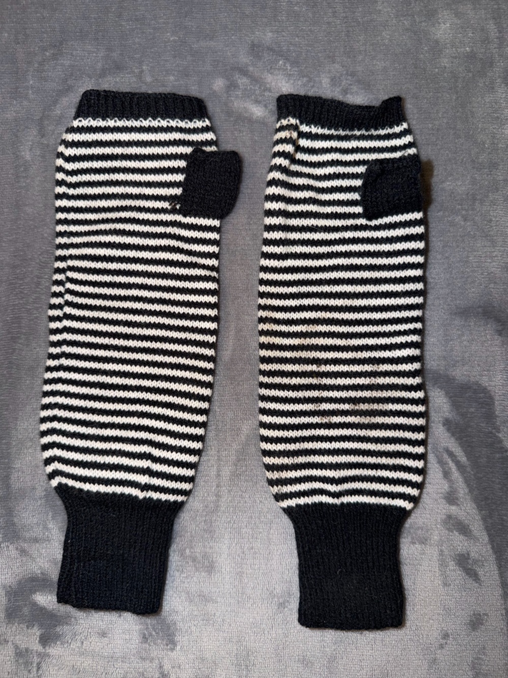 🖤🤍 Striped Knit Arm Cuffs/ Fingerless Gloves